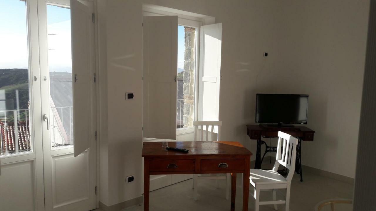 La Casa Dei Panorami Di Colobraro Apartment Екстериор снимка